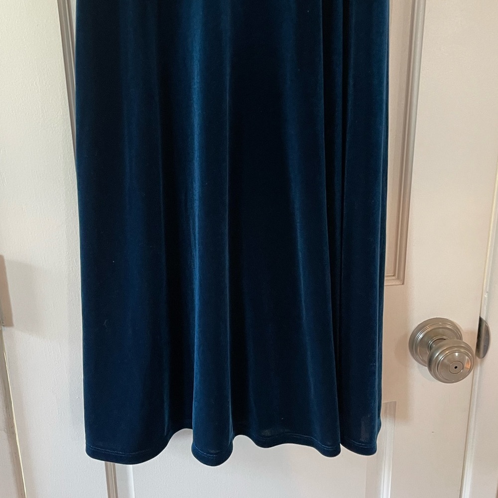 june & hudson Teal Velvet Midi Dress with Ruffle V-Neck - Picture 3 of 16